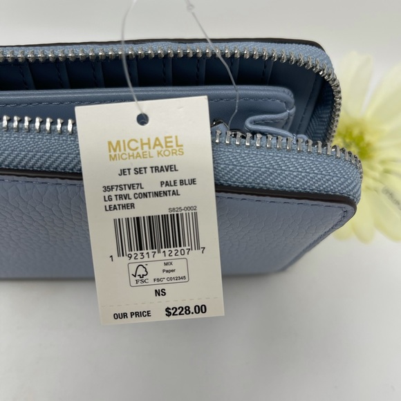 Michael Kors JST Large Zip Wallet - Picture 6 of 9